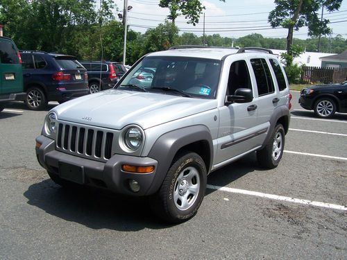2004 jeep liberty - 4x4 - cd player - clean - priced to sell