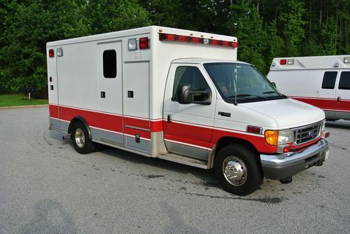2005 ford e-450 ambulance