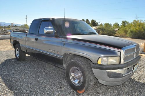 1995 dodge ram 1500 slt package. clean truck. extended cab.