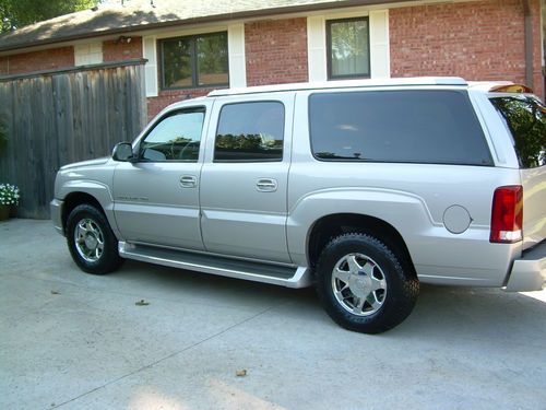 2006 cadillac escalade esv 112k new tires nav. never been in an accident  awd