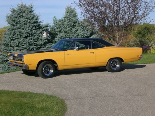 1969 road runner #&#039;s matching 383 console auto, very nice &amp; clean 64k act miles!
