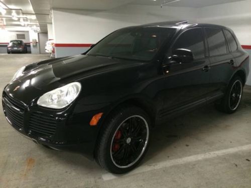 Porsche cayenne turbo *black on black*