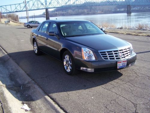 2010 cadillac dts luxury edition 25000 miles no reserve heated &amp; cooled seats.