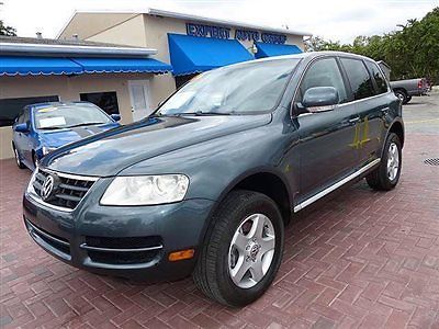 Very nice 2006 touareg with leather seats,heated seats, moonroof and more