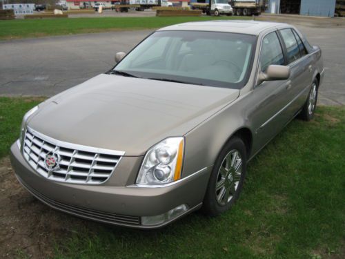2006 cadillac dts  lux 1`heated/cooled leather seats cdaudio sunroof, one owner