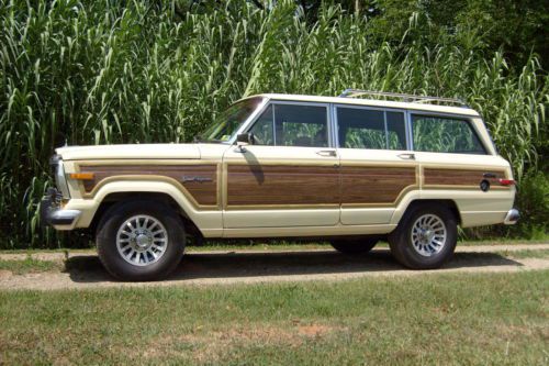 Beautiful 1988 grand wagoneer 100% rust free original southern jeep no reserve!