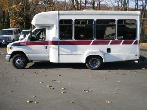 2001 ford e-350 handicap 9 passenger bus