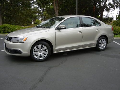 2013 volkswagen jetta se automatic 2.5 liter pzev **with only 1,215 miles****