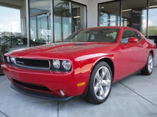 2012 dodge challenger sxt