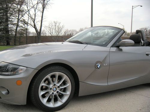 2005 bmw z-4  only 8,700 miles like-new condition no reserve