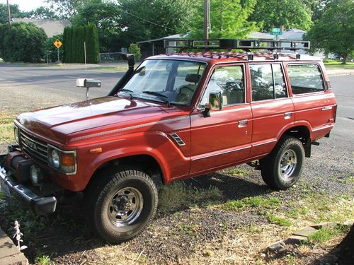 1984 fj60 toyota landcruiser, chevy 350, snorkel, top carrier, and superwinch!