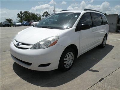 2006 toyota sienna minivan  automatic 3rd row..low $$  clean carfax one owner