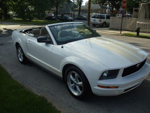 2006 ford mustang convertible premium 4.0l/ white/gorgeous/ 45,663 miles