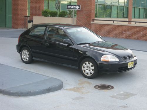 1998 honda civic dx hatchback 3-door 1.6l 5 speed manual. great shape.