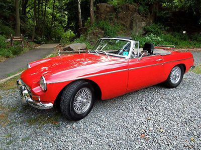 Classic 1969 mgb in fantastic shape - worth a look -  90 detailed pictures