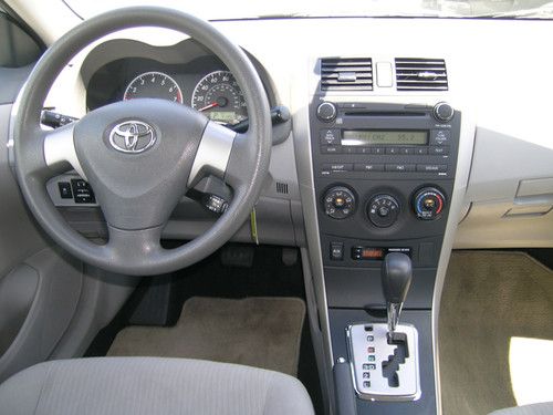 2010 toyota corolla le sedan 4-door 1.8l