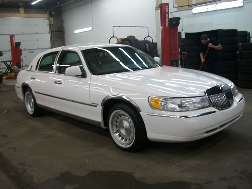 Lincoln Town Car Presidential Edition For Sale Lincoln Town Car Presidential Edition For Sale