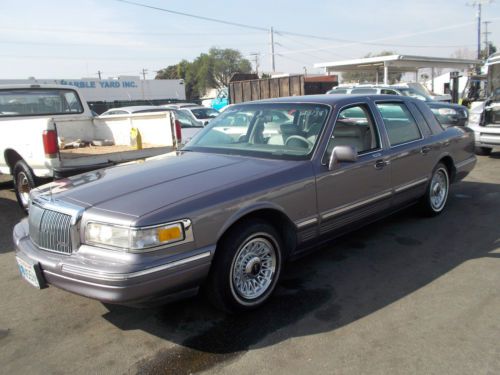 1995 lincoln town car, no reserve