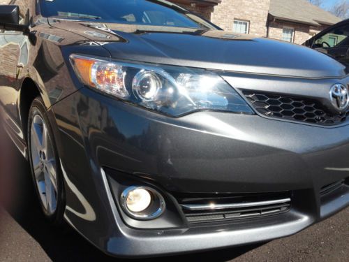 2012 camry se- you will not find a nicer one! only 16k miles! factory warranty