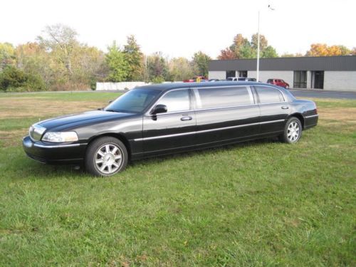 Executive coach builders 70&#034; limousine with only 18,104 private one owner miles