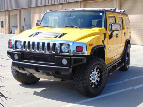 Clean yellow hummer