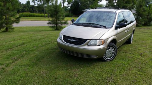 2003 town and country mini van lx