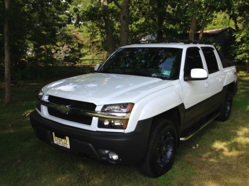 2003 chevy avalanche z71 4x4 navigation excellent condition!