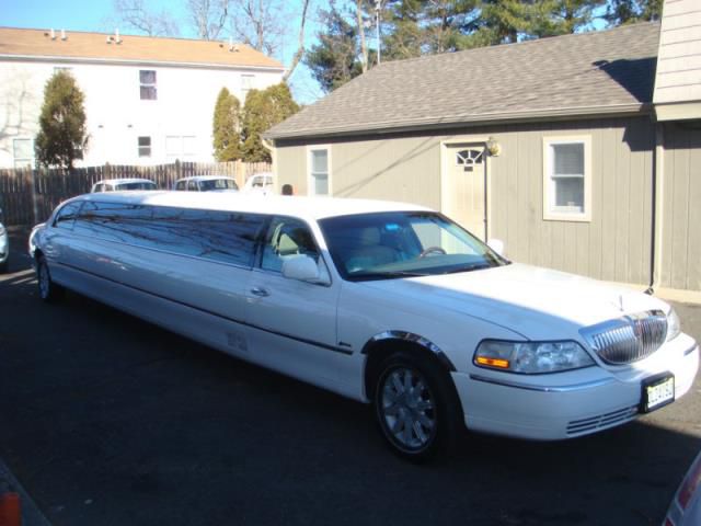 Lincoln town car 180 inch 14 passenger limo by pin