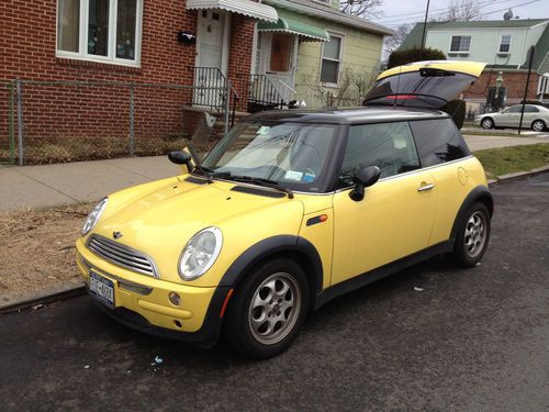 Mini cooper 2002 in excelent conditions and brand new engine