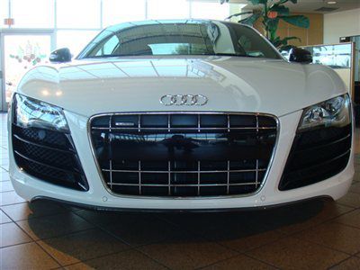 2010 audi r8 5.2 mt-6 coupe**clean**loaded**ibis white-blk**ready to roll!!**