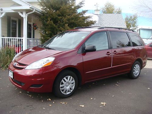 2008 toyota sienna le excelent condition with  8 seats