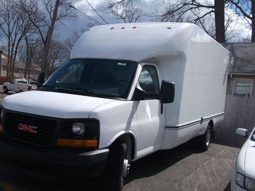 2012 gmc 3500 cutaway--under 400 miles--lite water damage-runs and looks new