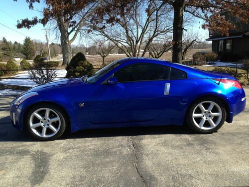 2003 nissan 350z   daytona blue.   excellent condition.   low mileage.