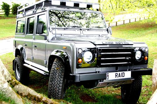 Land rover d-110 defender. tomb raider v8 replica. no reserve and available now