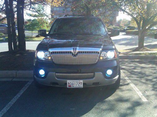 Suv black lincoln navigator with chrome rims