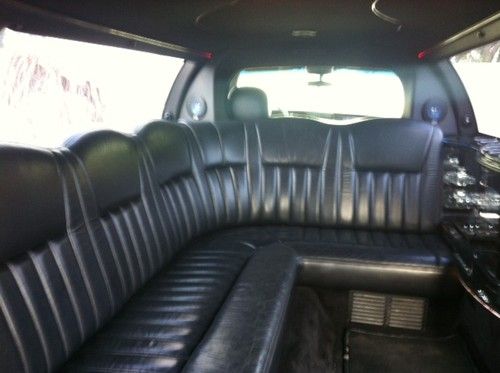 2004 black 80' inch stretch limousine- 6 passenger limo- money maker