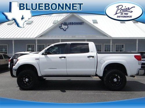 2011 toyota tundra 4wd truck, sr5, lifted, custom wheels, bed cover, exhaust