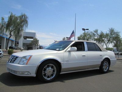 2007 white v8 leather miles:86k sedan