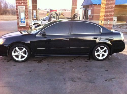 2005 black nissan altima se sedan 4-door 3.5l only 92k miles!! asking 6800 obo