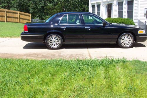 2004 ford crown victoria lx senior citizen 1 owner only 23,000 miles