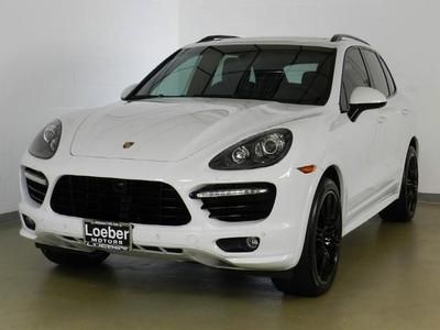 Awd 4dr suv bluetooth 4-wheel abs 4-wheel disc brakes 8 cylinder engine a/c