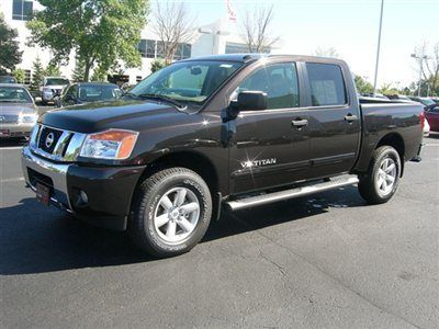 Pre0owned 2013 titan sv crew cab, value package, 4x4, ipod, only 9 miles
