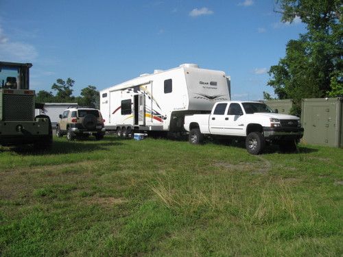 2007 chevy silverado 2500hd truck and 38' fleetwood gearbox 5th wheel combo