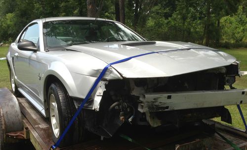 1999 ford mustang, 6 cylinder, 5 speed, silver, wrecked on front end