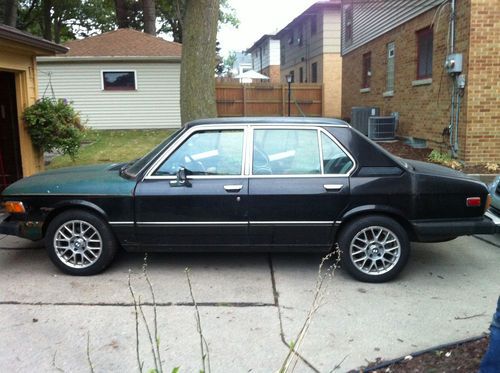 1977 bmw 530i 4-door,engine runs good, doesn't go in reverse. we have receipts f