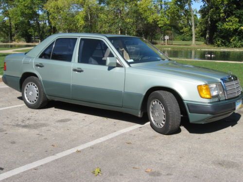 1990 mercedes-benz 300e base sedan 4-door 3.0l 114k mi green 2-tone