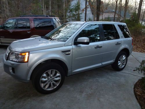 2011 land rover lr2 hse sport utility 4-door 3.2l like new