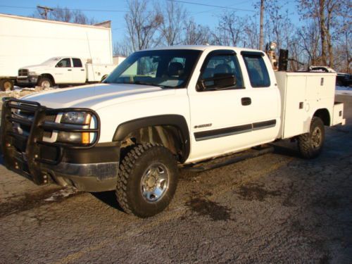 Fleet maintained runs great! 8ft reading utility bed 6.0 v8 new tires save $$