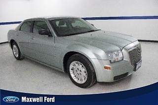 05 chrysler 300, 2.7l v6, auto, cloth, alloys, pwr equip, cruise, clean 1 owner!
