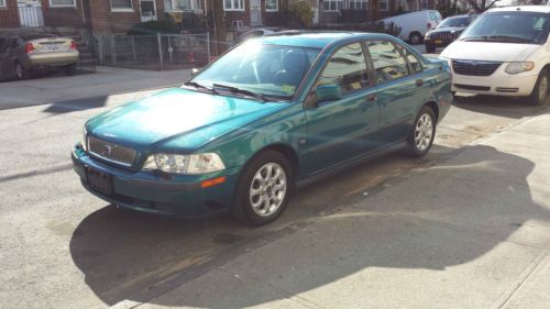 2001 volvo s40 1.9 turbo all options. 2 owners. 0 accidents. no reserve!!!
